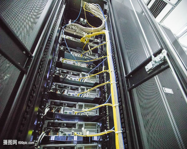 Performance Evaluation And Use Cases Of Huawei Cloud Server Malaysia